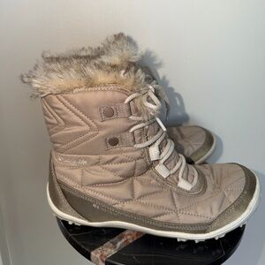 Columbia Tan Quilted Boots with Fur Trim